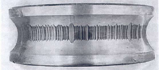 Bearing raceway damaged by bearing currents flow